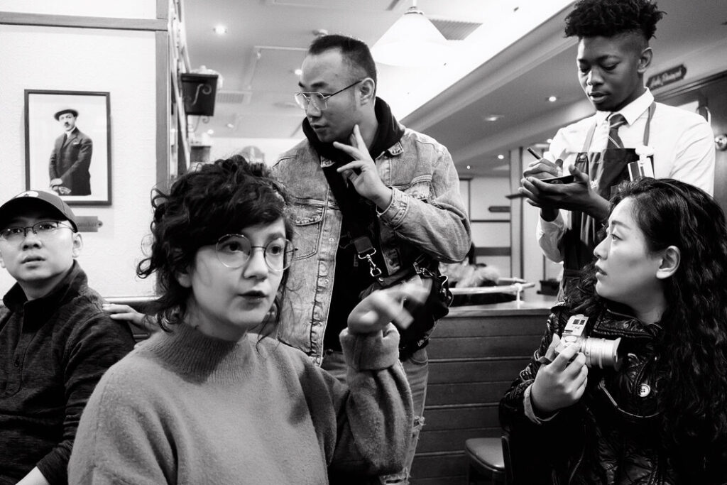 Rechts Lisa tijdens Magnum Photos Workshop Parijs 2019 / foto: Richard Kalvar © Magnum Photos